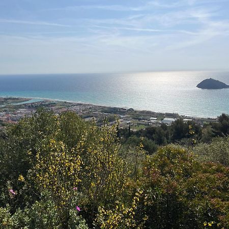 Nicoletta Rivieraholiday Albenga Buitenkant foto